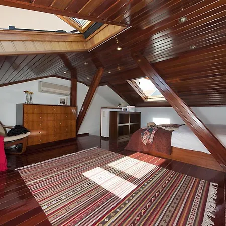 Apartment Romantic At Praca Das Flores Lisbon