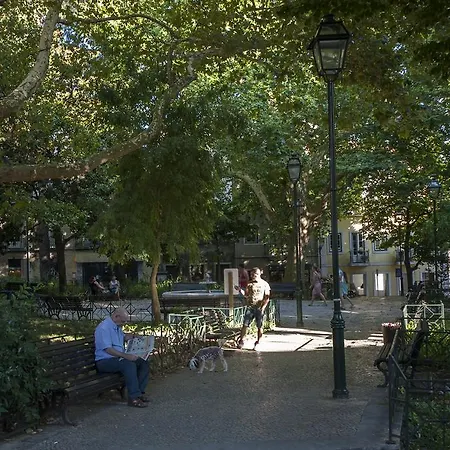 Romantic At Praca Das Flores Lisbon